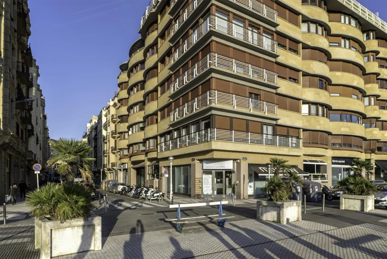 Always Easy I Zurriola Daire San Sebastián İspanya