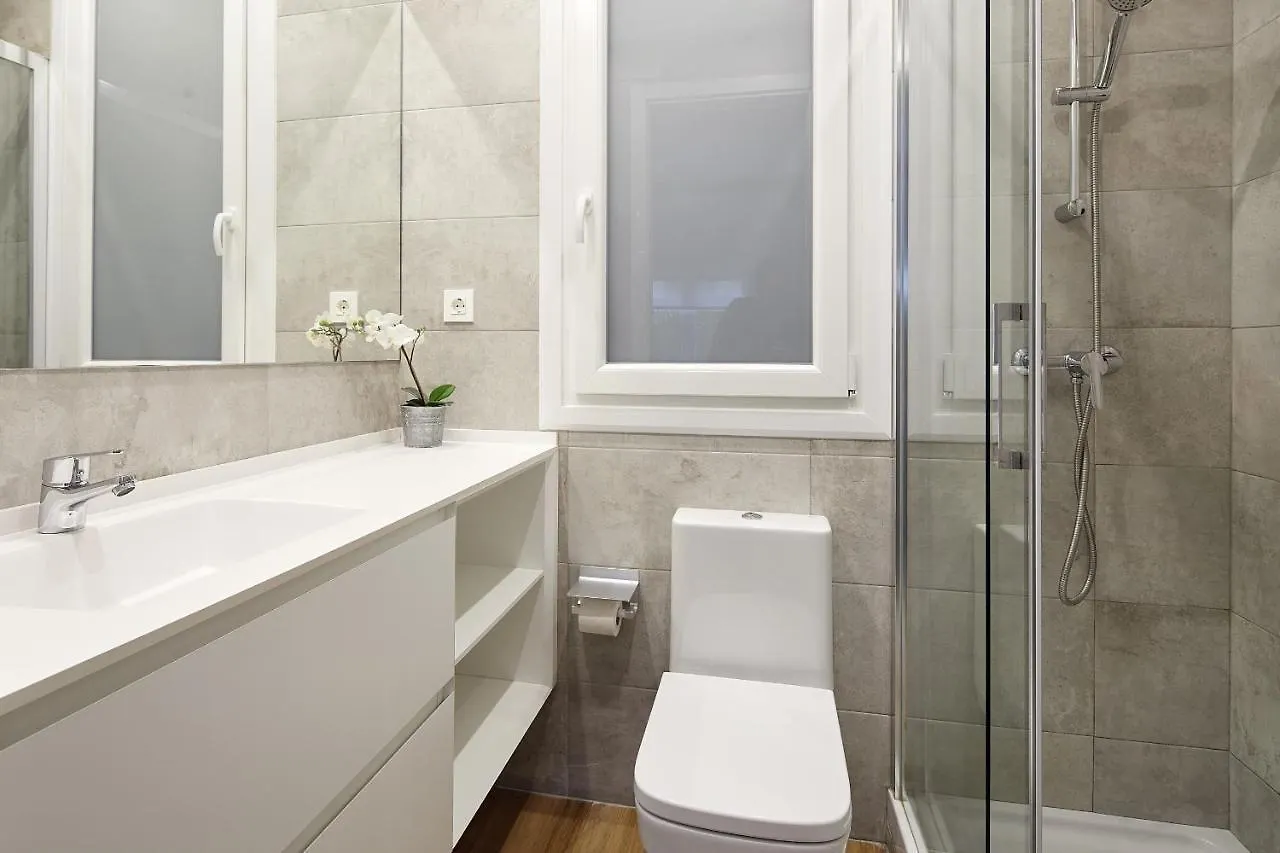 Always Easy I Zurriola Daire San Sebastián İspanya